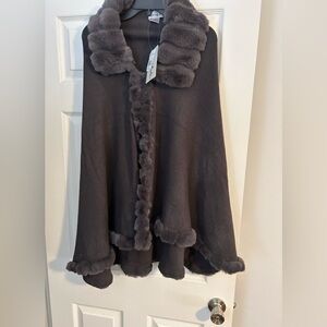 Moda Gray Fur-Trimmed Cape